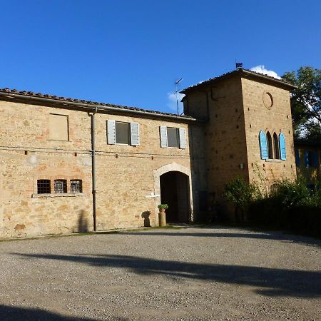 Bassetto Guesthouse & Apartments Черталдо Екстериор снимка