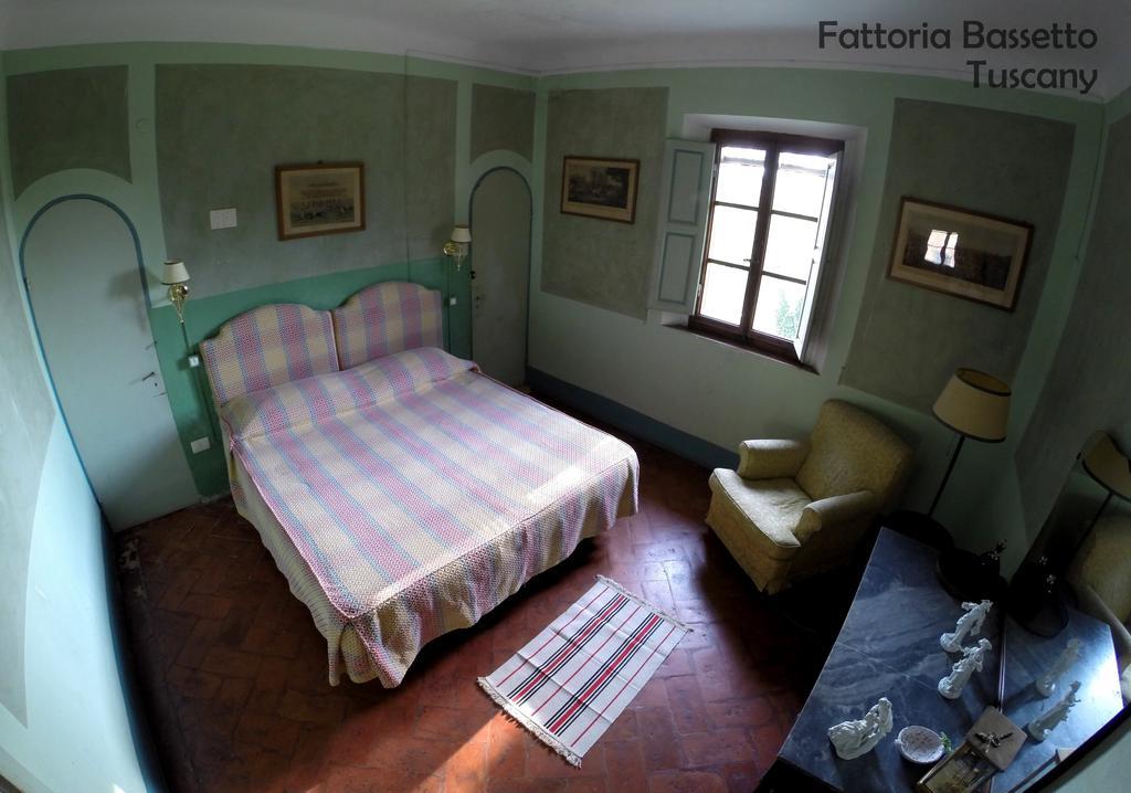 Bassetto Guesthouse & Apartments Черталдо Стая снимка