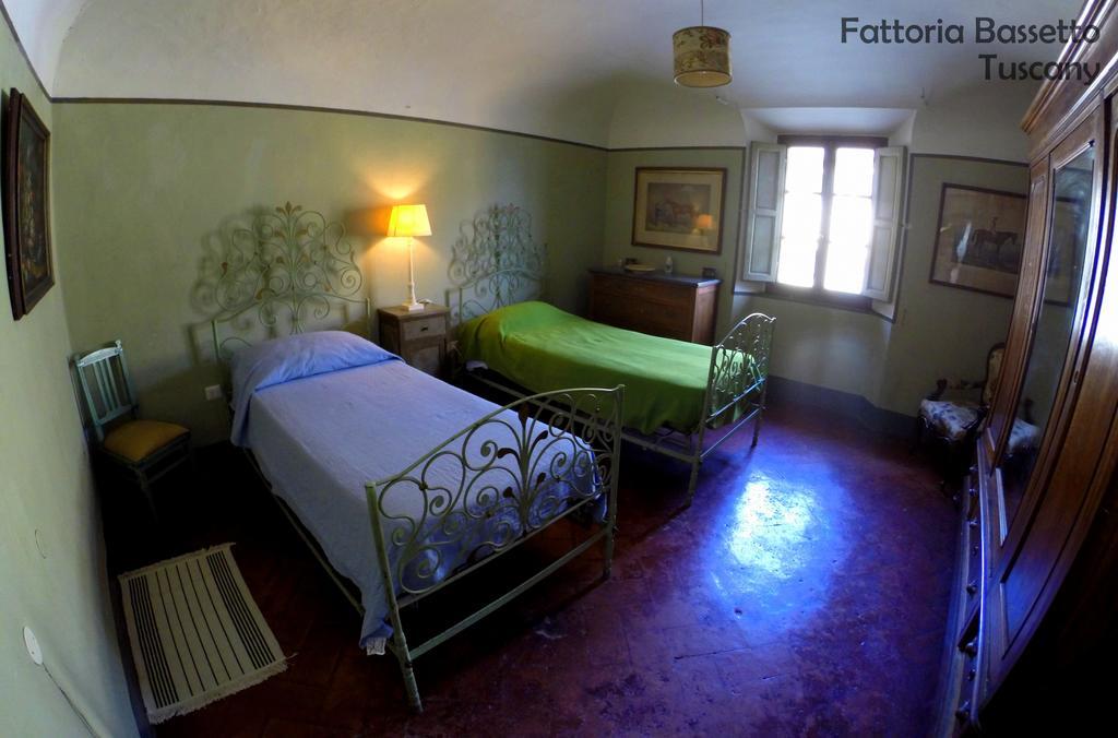 Bassetto Guesthouse & Apartments Черталдо Стая снимка